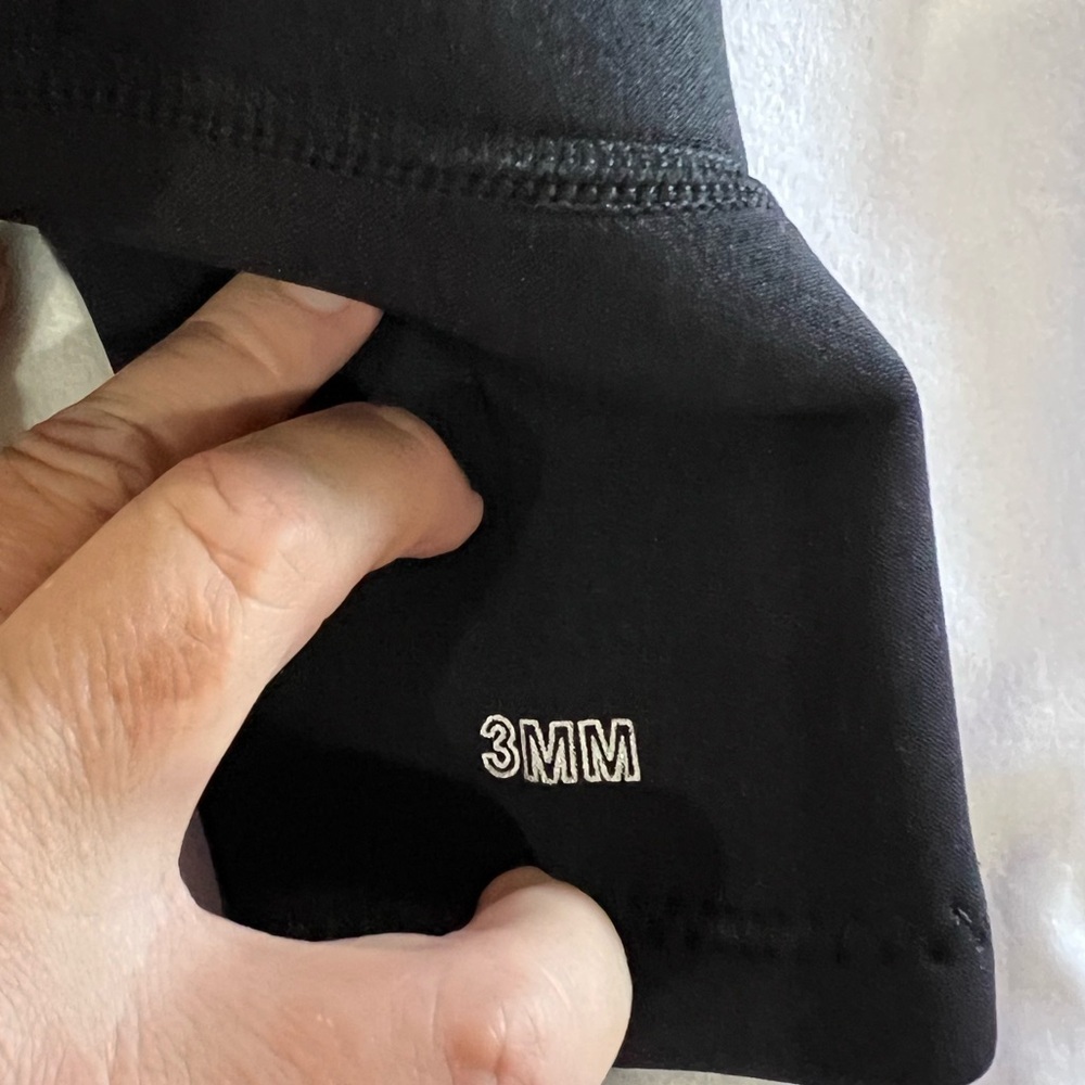 Aunua little boys short wetsuit in size 4 - Picture 5 of 7